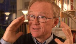 David Grossman: Een vrouw op de vlucht voor een bericht